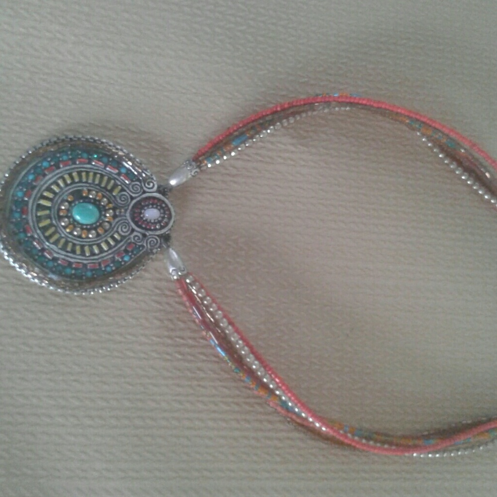 Medallion necklsce